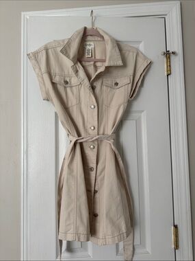 Sleeveless Beige Shirt Dress with Belt